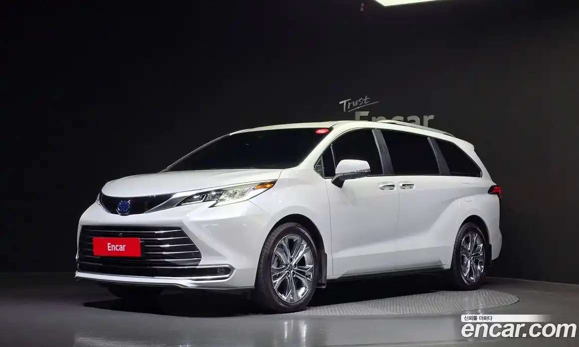 Toyota Sienna 2023 2.5 Автомат в Москве № 199524, фото 7