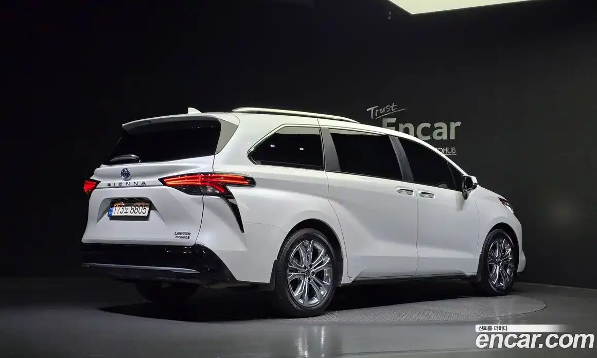 Toyota Sienna 2023 2.5 Автомат в Москве № 199524, фото 8