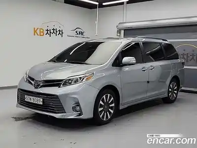 Toyota Sienna 2018 3.5 Автомат в Москве № 199659, миниатюра 2