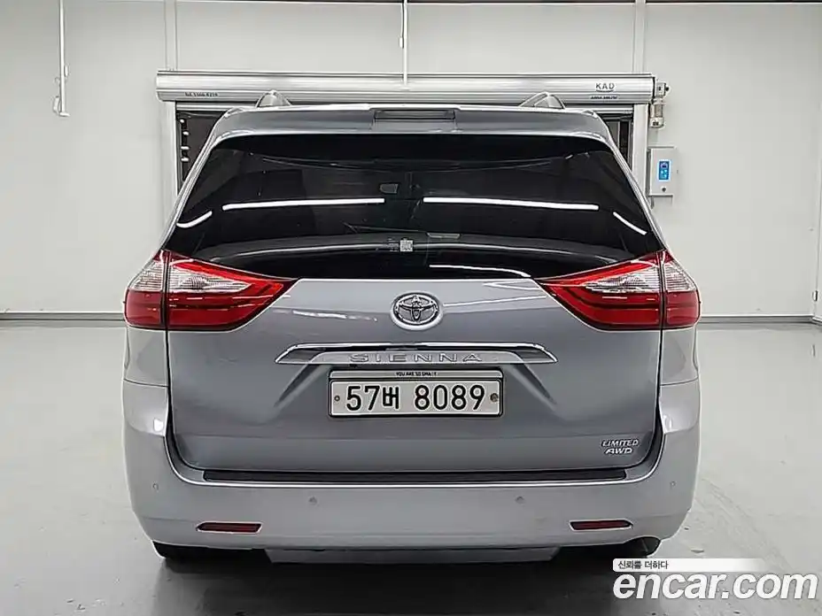 Toyota Sienna 2018 3.5 Автомат в Москве № 199659, фото 3