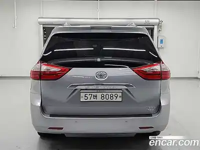 Toyota Sienna 2018 3.5 Автомат в Москве № 199659, миниатюра 3