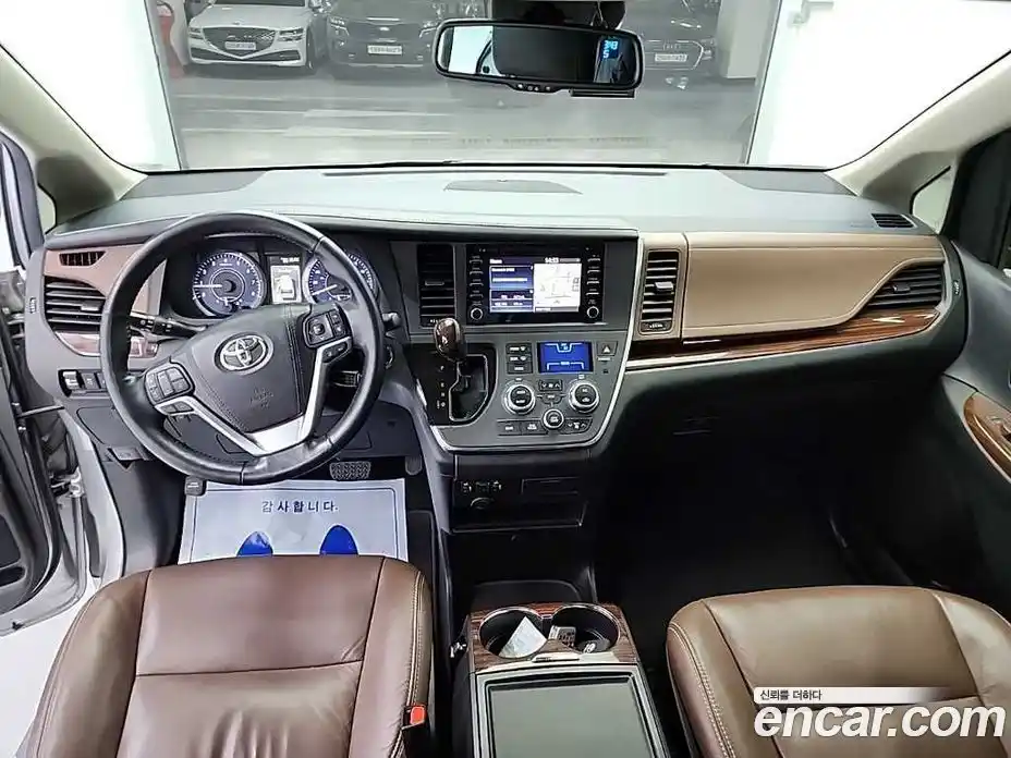 Toyota Sienna 2018 3.5 Автомат в Москве № 199659, фото 7