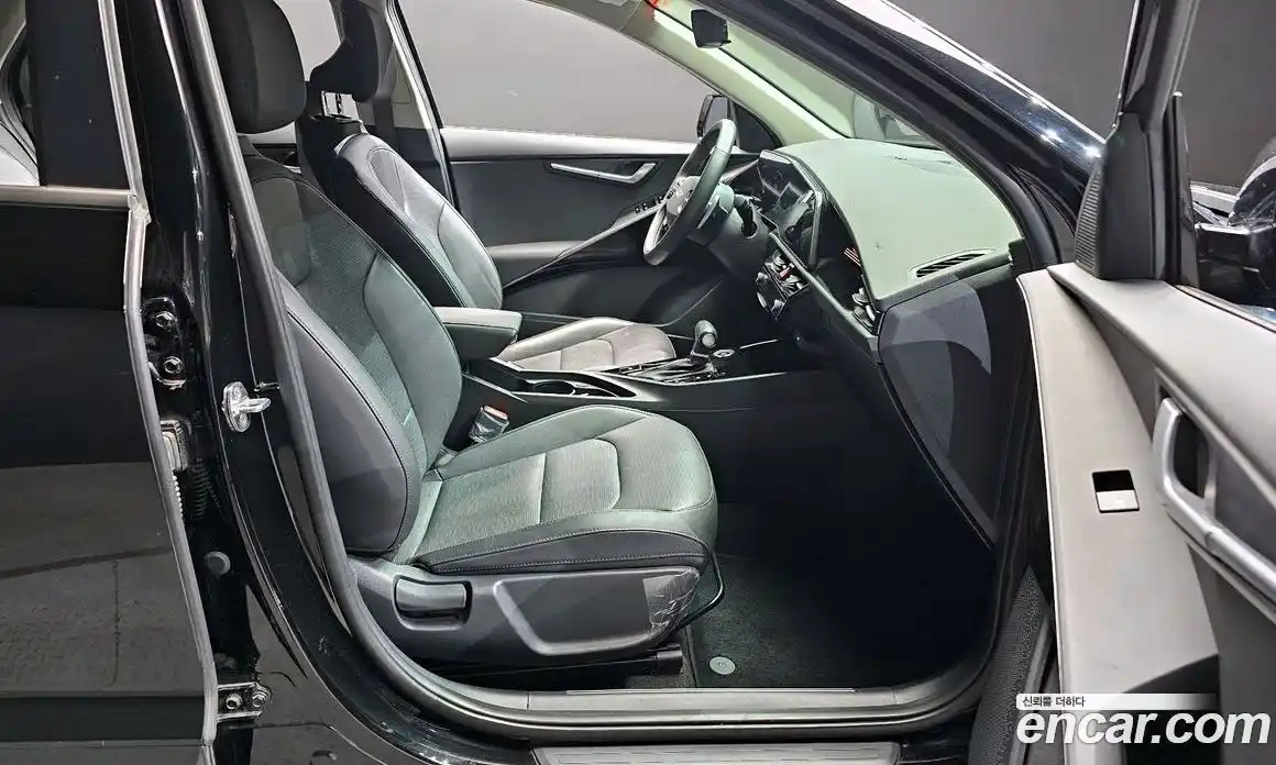 Kia Niro 2022 1.6 Автомат в Москве № 20547, фото 3