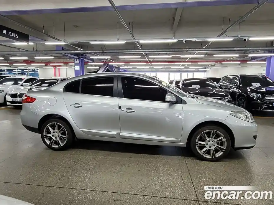 Renault SM3 2010 1.6 Автомат в Москве № 210073, фото 11