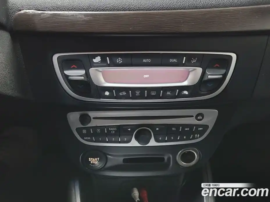 Renault SM3 2010 1.6 Автомат в Москве № 210073, фото 16