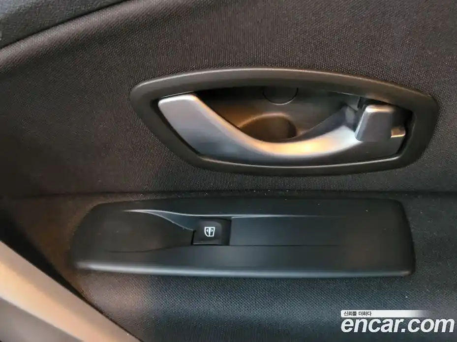 Renault SM3 2010 1.6 Автомат в Москве № 210073, фото 19