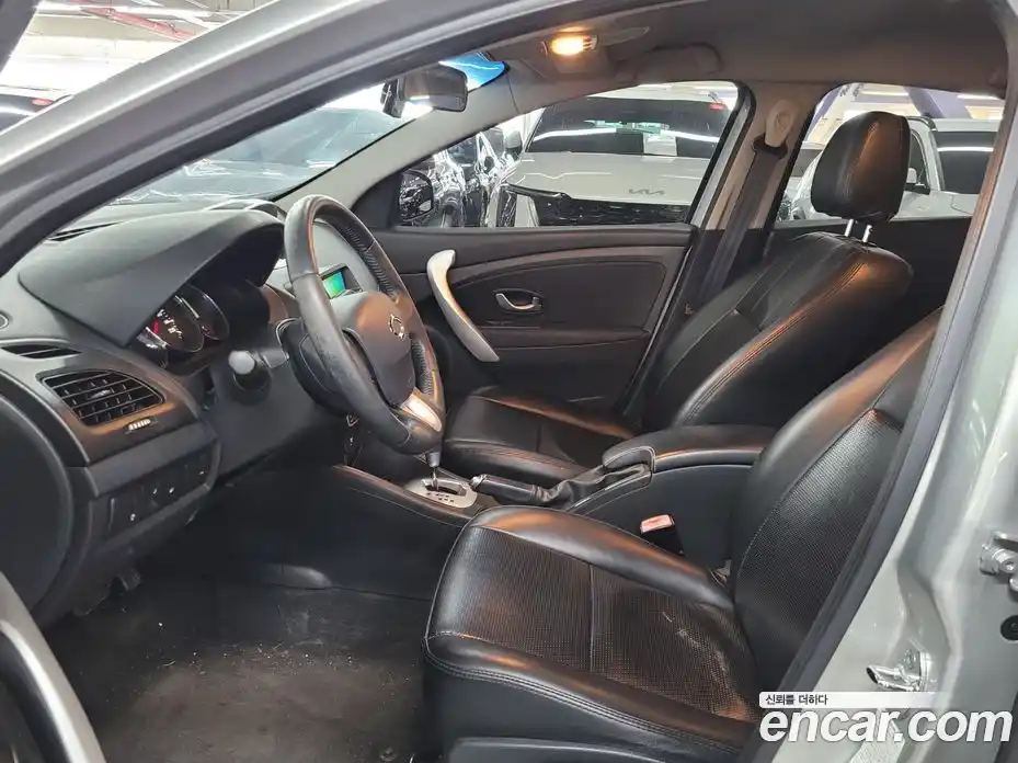 Renault SM3 2010 1.6 Автомат в Москве № 210073, фото 10