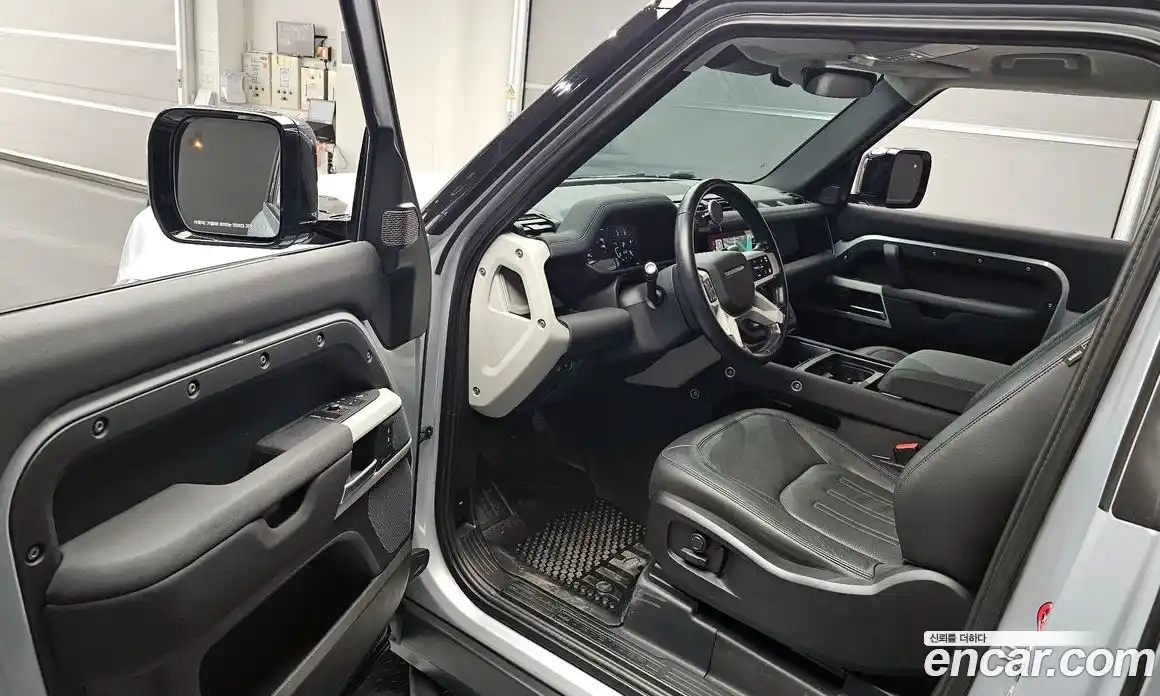 Land Rover Defender 2022 3.0 Автомат в Москве № 213403, фото 14