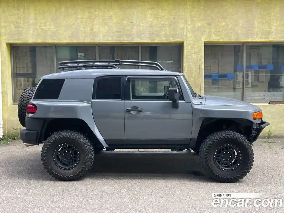 Toyota FJ Cruiser 2008 4.0 Автомат в Москве № 215664, фото 3