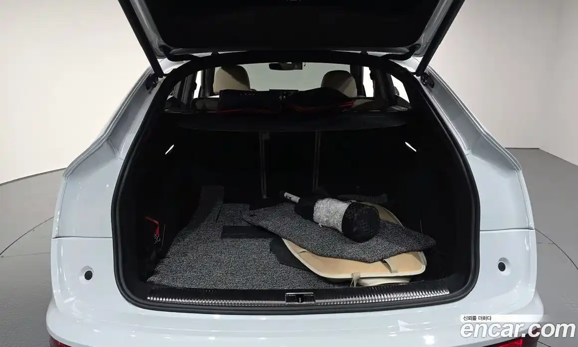 Audi Q5 2023 2.0 Автомат в Москве № 229713, фото 1