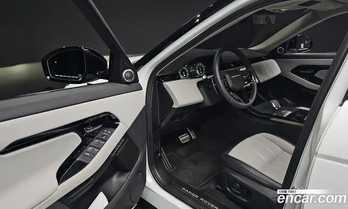 Land Rover Range-Rover Evoque 2024 2.0 Автомат в Москве № 231106, фото 2