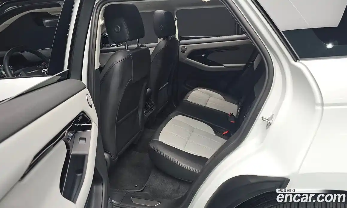 Land Rover Range-Rover Evoque 2024 2.0 Автомат в Москве № 231106, фото 8