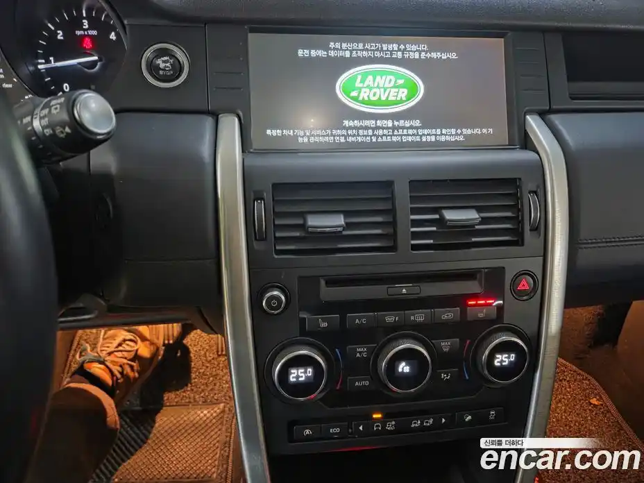 Land Rover Discovery Sport 2017 2.0 Автомат в Москве № 231346, фото 15