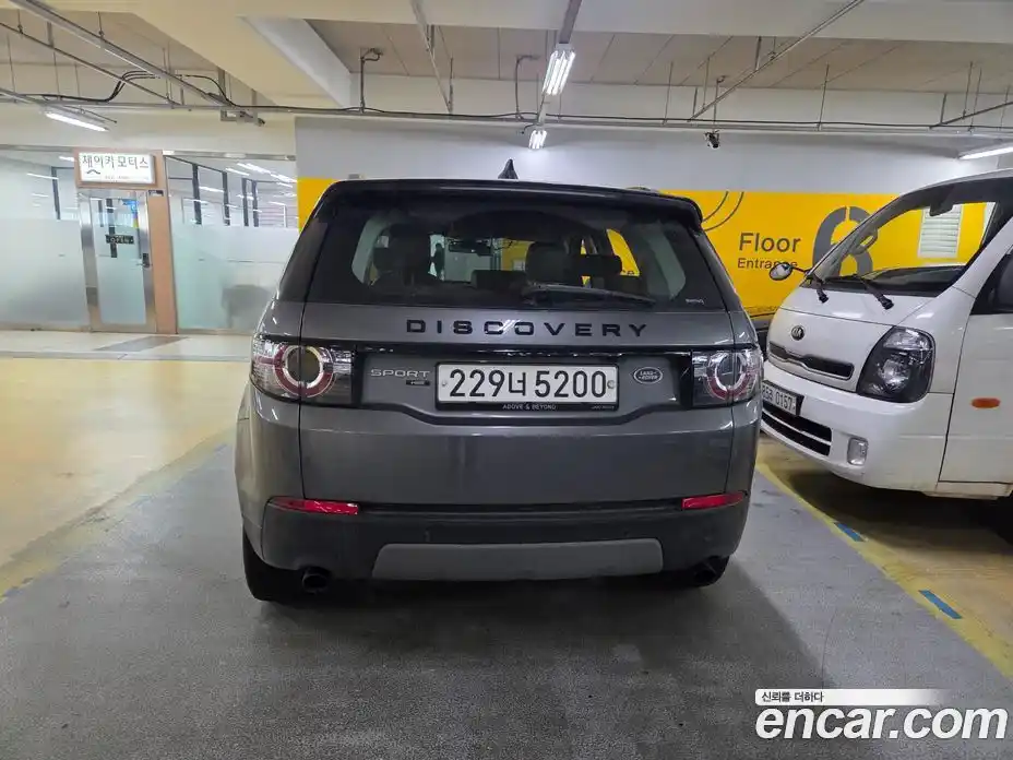 Land Rover Discovery Sport 2017 2.0 Автомат в Москве № 231346, фото 4