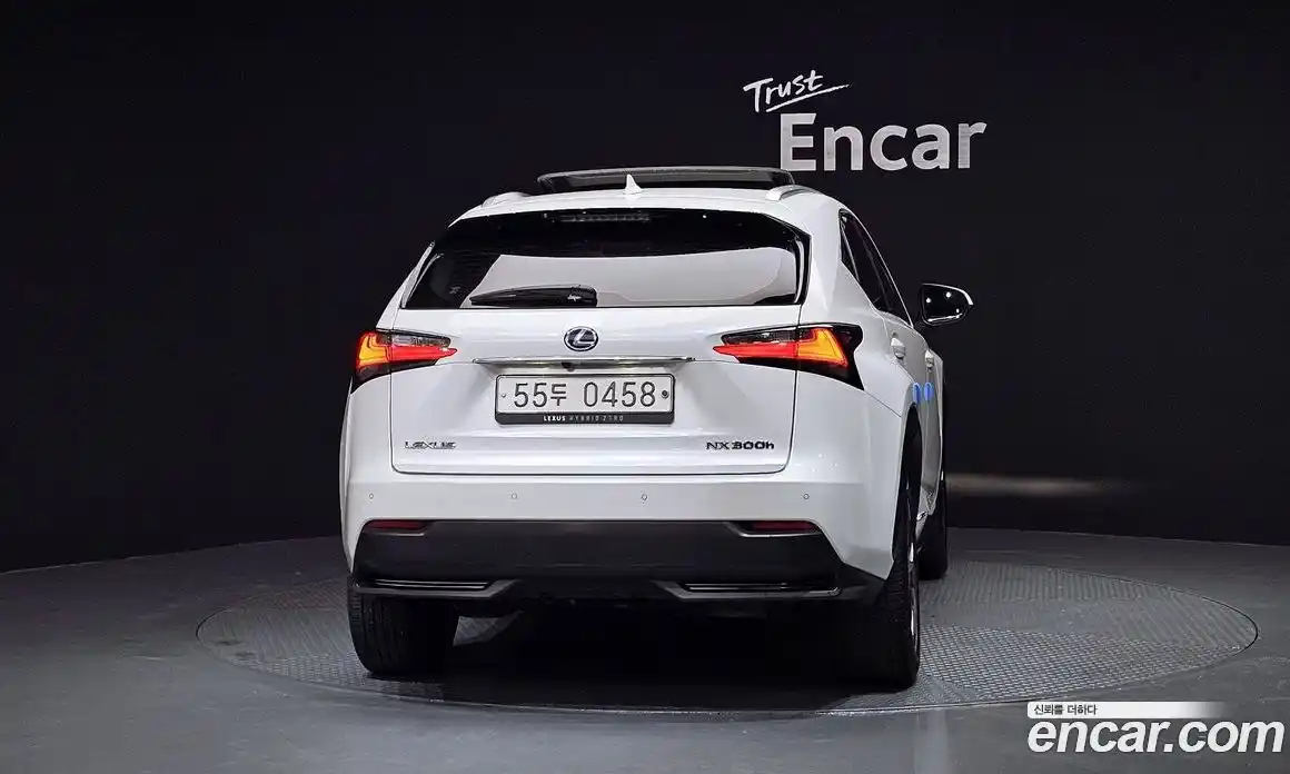 Lexus NX 2017 2.5 Автомат в Москве № 232007, фото 4