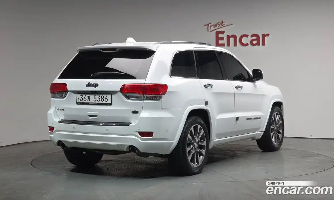 Jeep Cherokee 2018 3.6 Автомат в Москве № 232601, фото 14