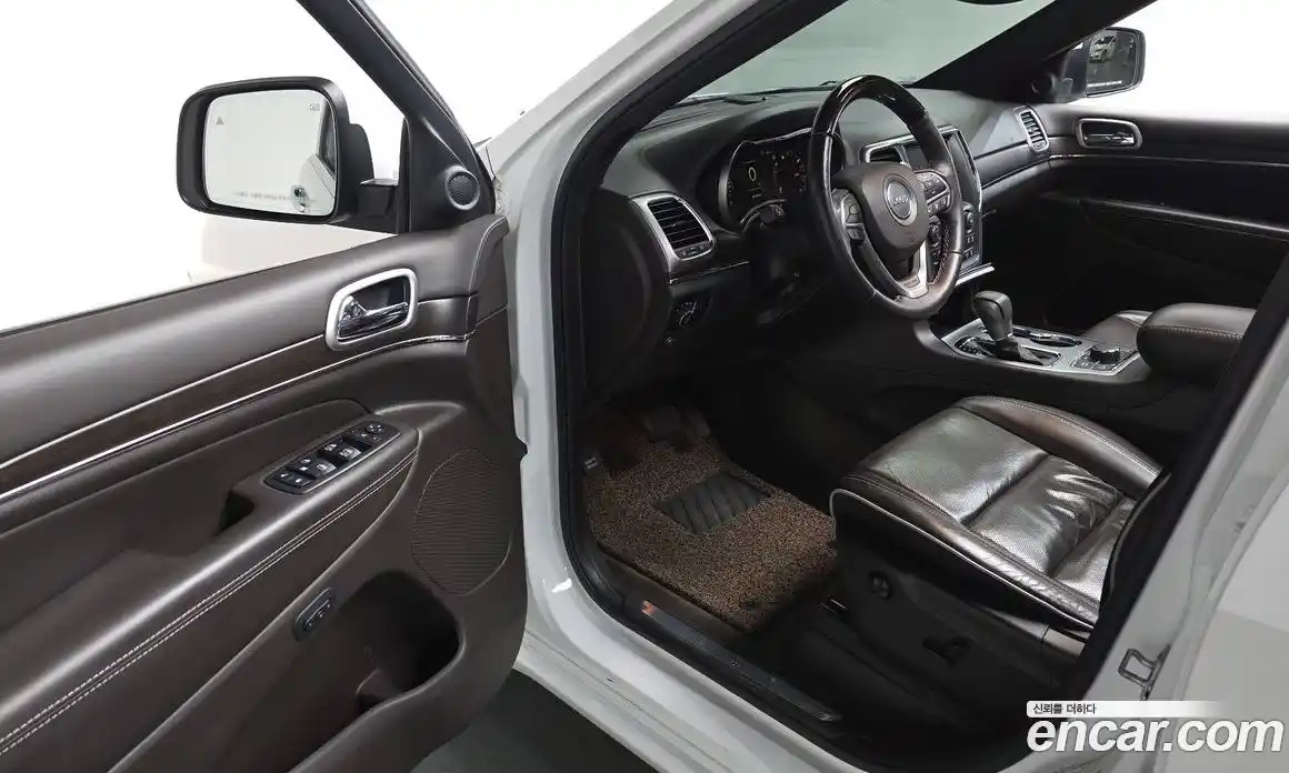 Jeep Cherokee 2018 3.6 Автомат в Москве № 232601, фото 10