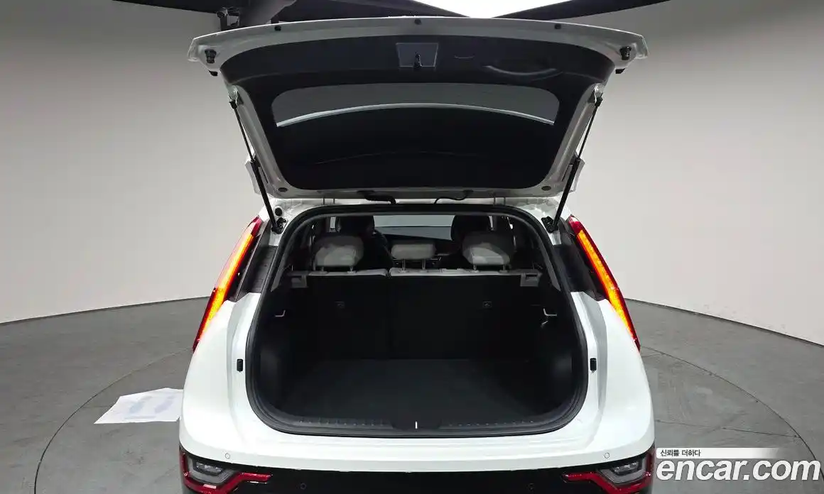 Kia Niro 2022 1.6 Автомат в Москве № 248116, фото 16