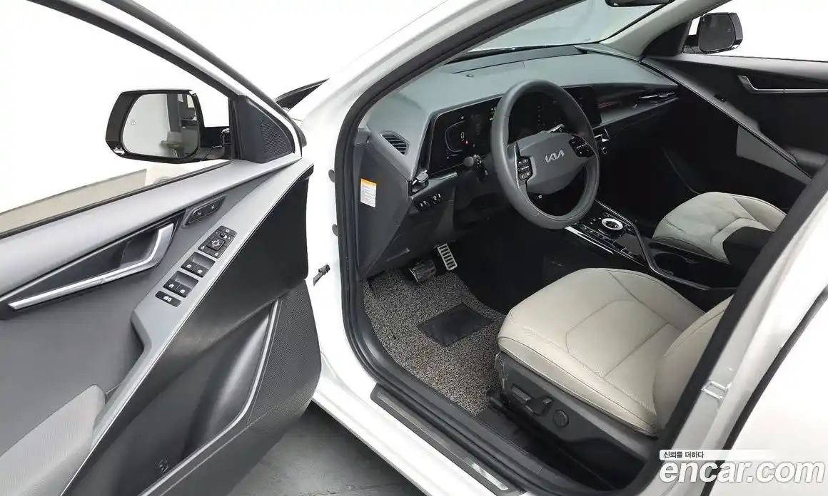 Kia Niro 2022 1.6 Автомат в Москве № 248116, фото 18