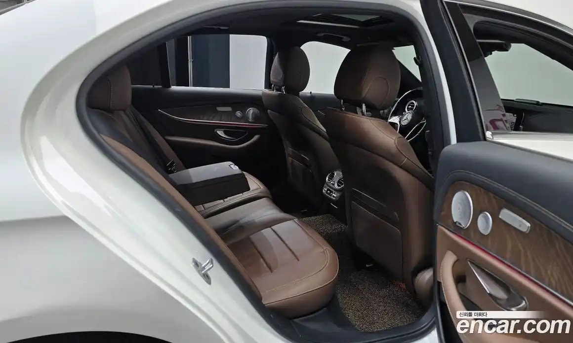 Mercedes-Benz E-Class 2021 2.0 Автомат в Москве № 310537, фото 14