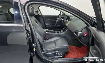 Jaguar XE 2018 2.0 Автомат в Москве № 335824, миниатюра 11