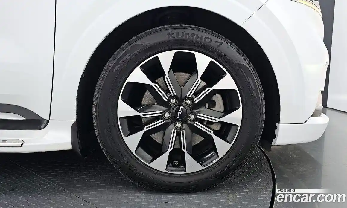 Kia Canival 2023 3.5 Автомат в Москве № 10699, фото 5