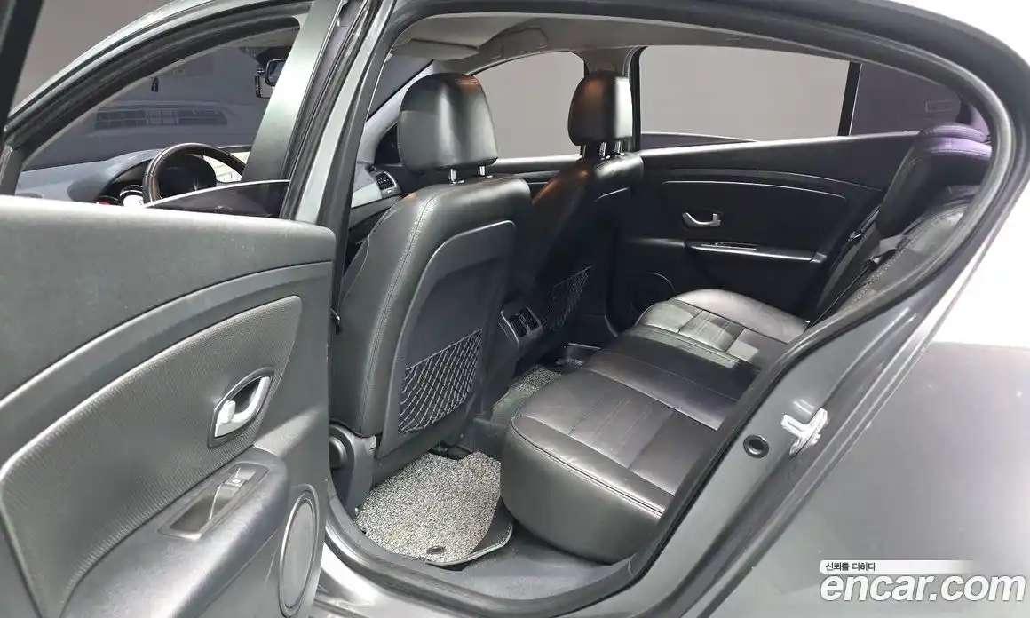 Renault SM3 2017 1.6 Автомат в Москве № 107008, фото 16