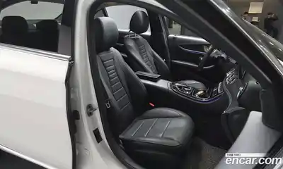 Mercedes-Benz E-Class 2019 2.0 Автомат в Москве № 143683, миниатюра 2