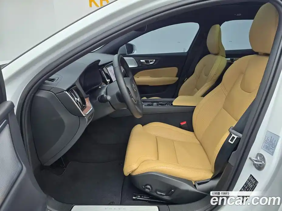 Volvo V60 2023 2.0 Автомат в Москве № 164809, фото 11