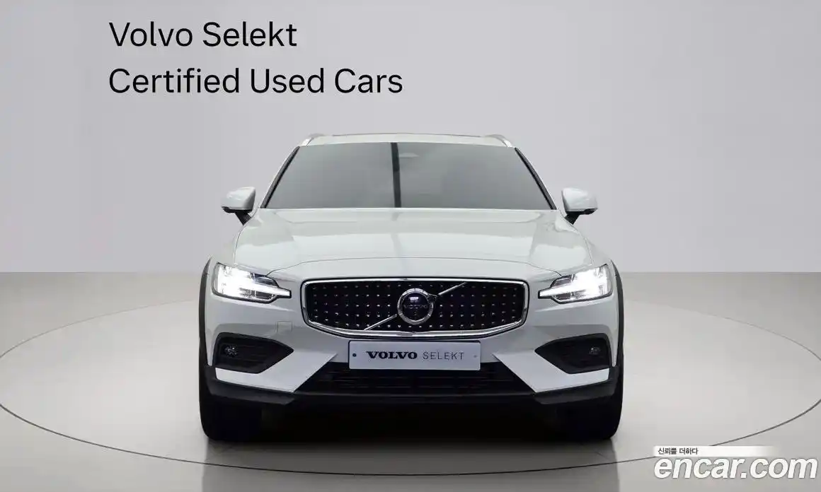 Volvo V60 2023 2.0 Автомат в Москве № 164809, фото 4