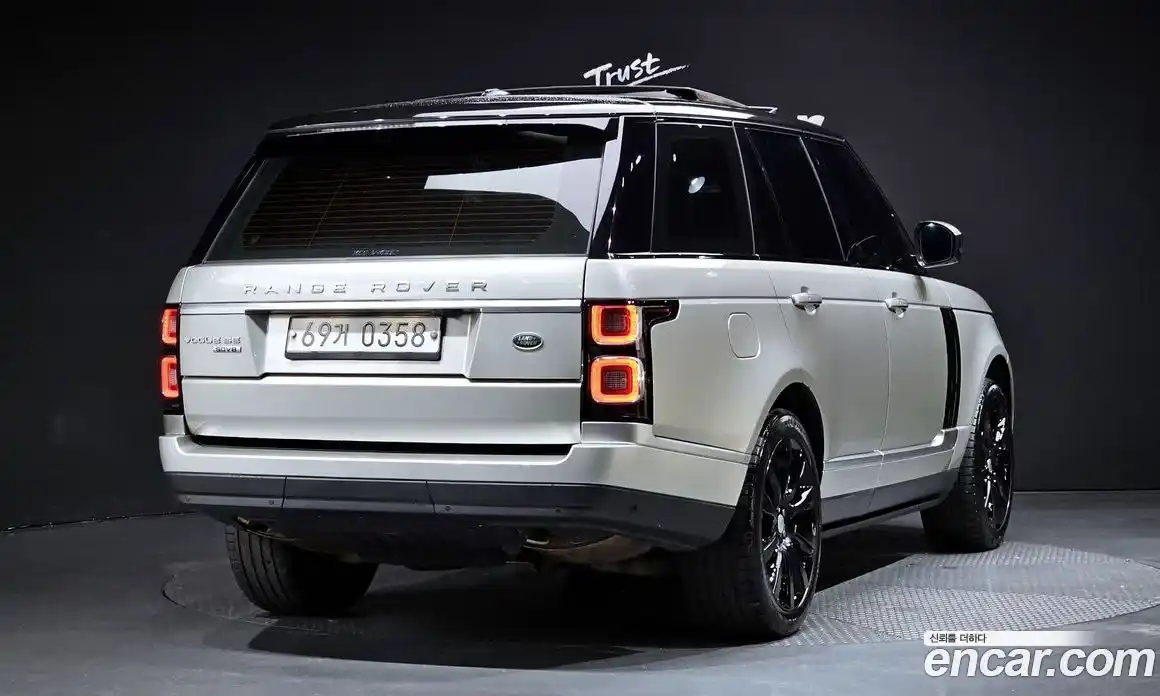 Land Rover Range-Rover 2016 4.4 Автомат в Москве № 166443, фото 10