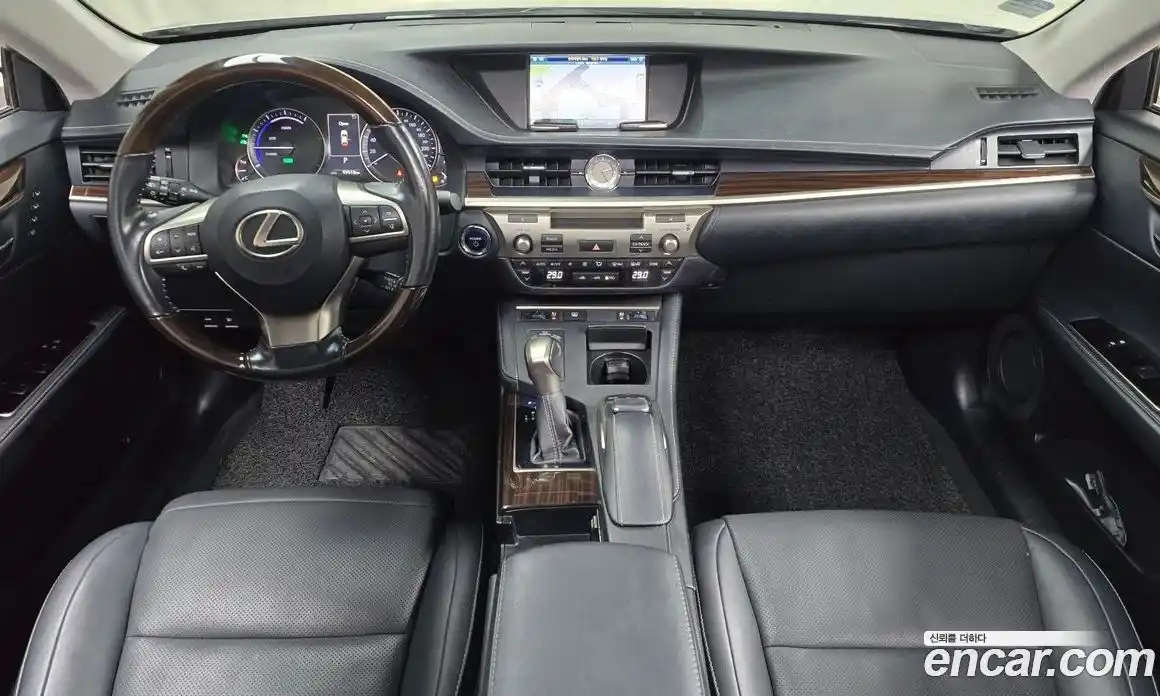 Lexus ES 2016 2.5 Автомат в Москве № 168246, фото 3