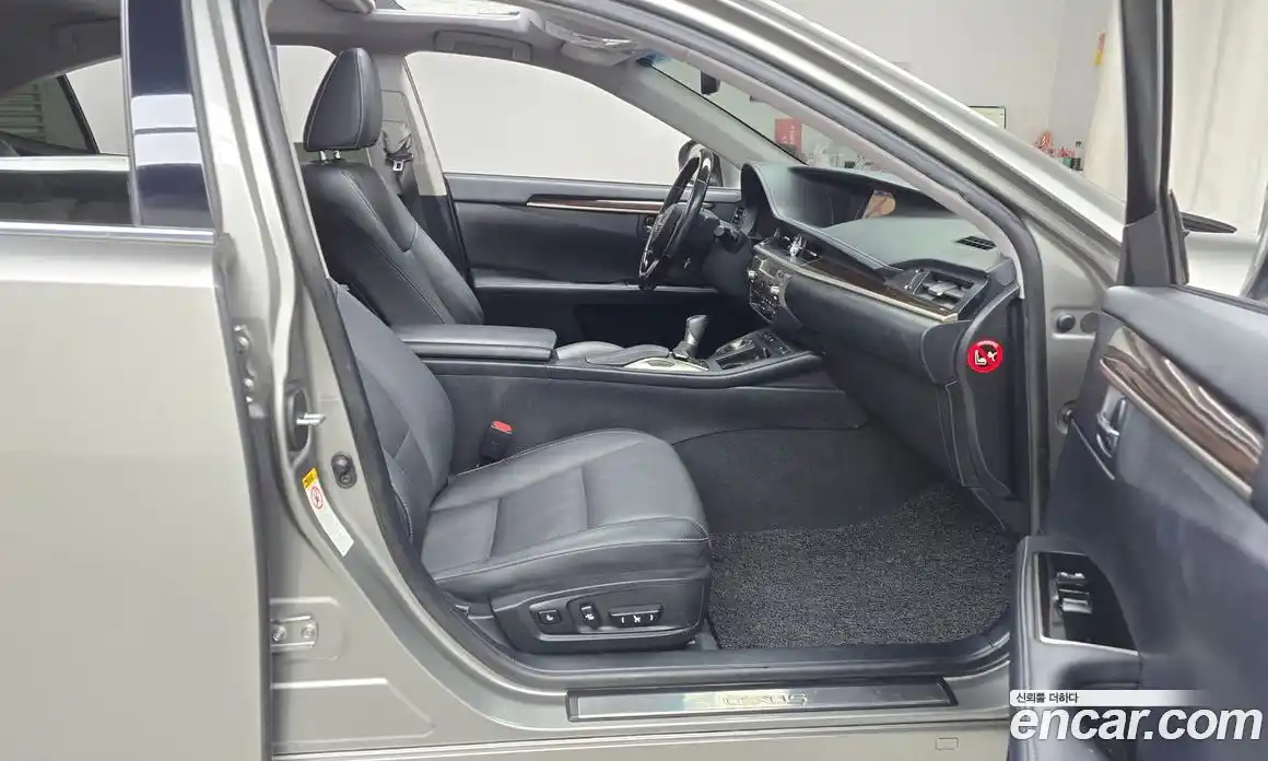 Lexus ES 2016 2.5 Автомат в Москве № 168246, фото 4