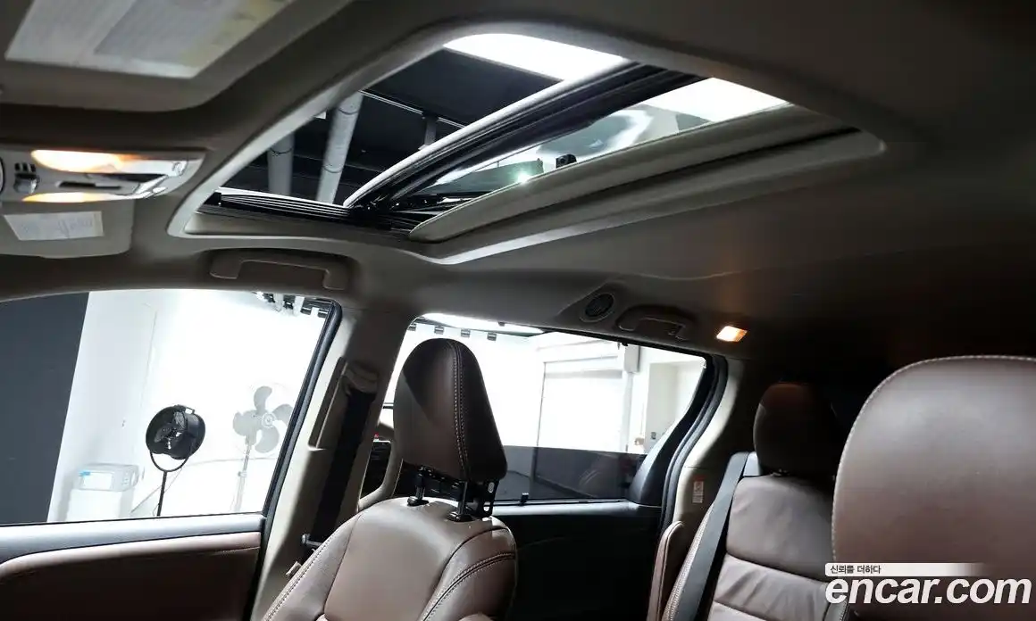 Toyota Sienna 2018 3.5 Автомат в Москве № 170235, фото 14