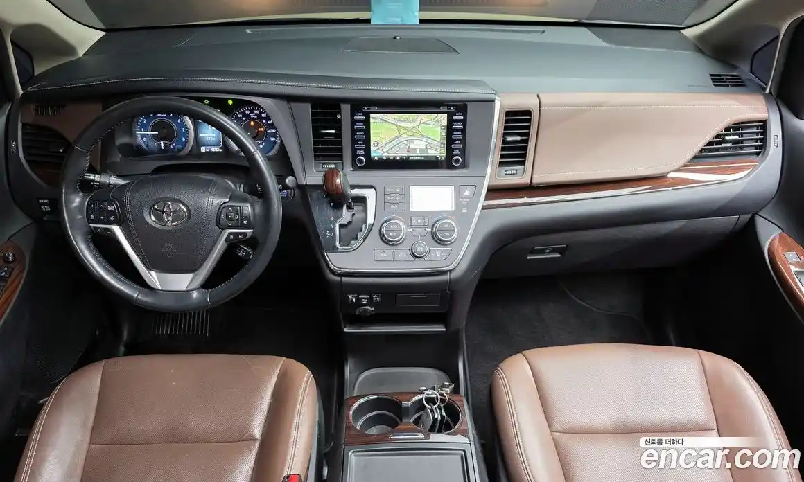 Toyota Sienna 2018 3.5 Автомат в Москве № 170235, фото 20