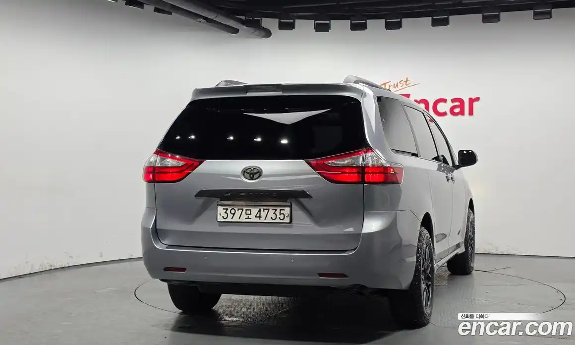 Toyota Sienna 2018 3.5 Автомат в Москве № 170235, фото 9