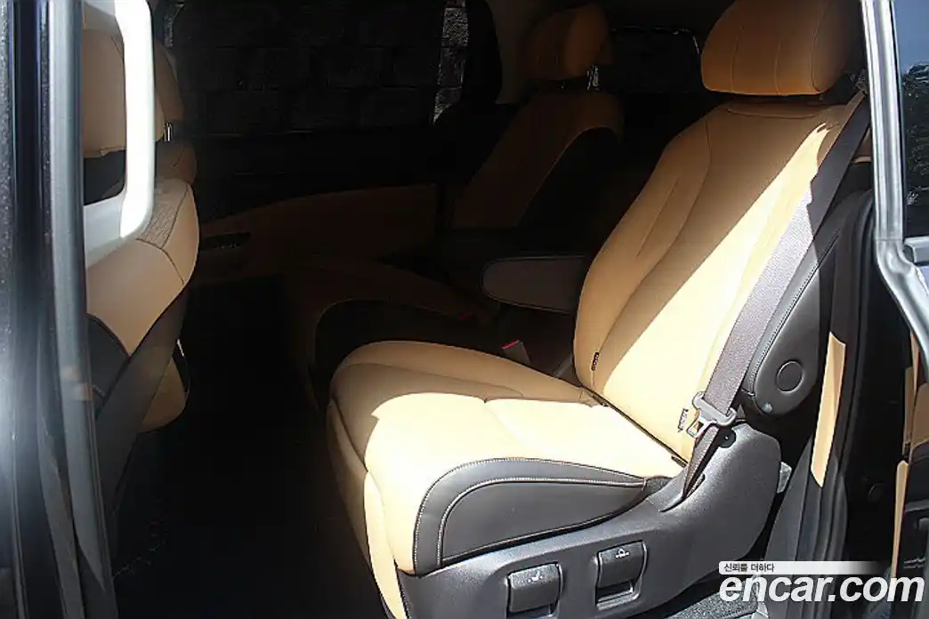 Kia Canival 2023 3.5 Автомат в Москве № 18421, фото 11