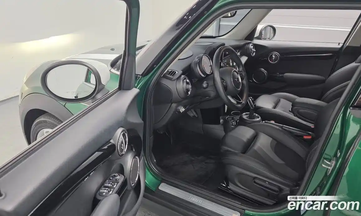 Mini Cooper 2020 1.5 Автомат в Москве № 190950, фото 11