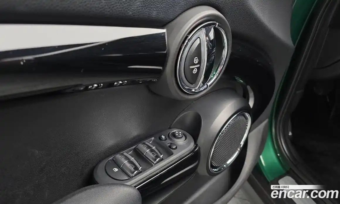 Mini Cooper 2020 1.5 Автомат в Москве № 190950, фото 19