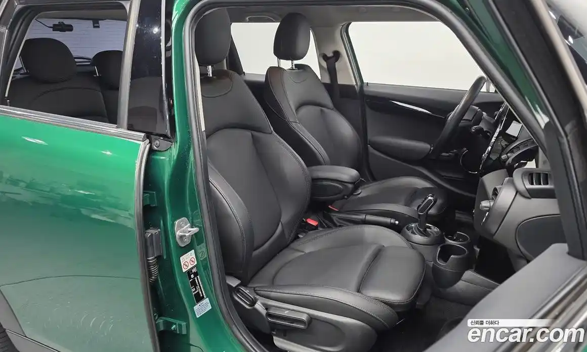 Mini Cooper 2020 1.5 Автомат в Москве № 190950, фото 10