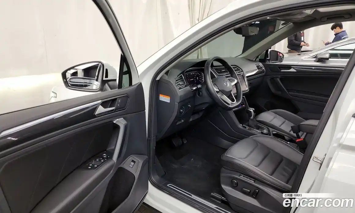 Volkswagen Tiguan 2023 2.0 Автомат в Москве № 199075, фото 16