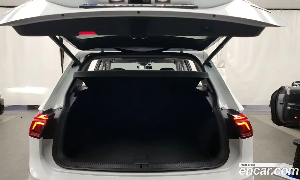 Volkswagen Tiguan 2023 2.0 Автомат в Москве № 199075, фото 3