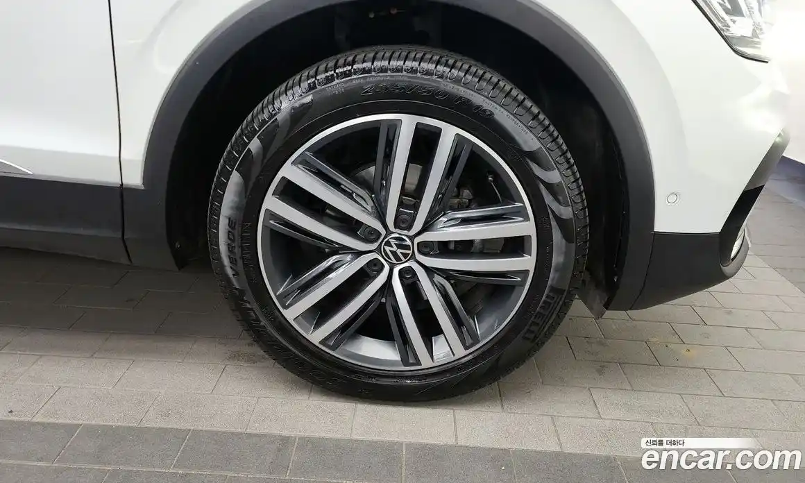 Volkswagen Tiguan 2023 2.0 Автомат в Москве № 199075, фото 8