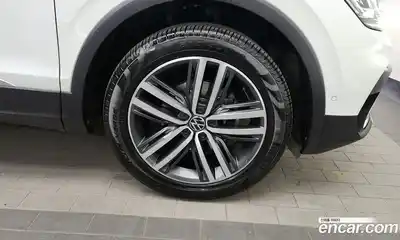 Volkswagen Tiguan 2023 2.0 Автомат в Москве № 199075, миниатюра 8