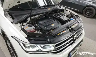 Volkswagen Tiguan 2023 2.0 Автомат в Москве № 199075, миниатюра 10
