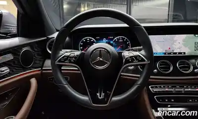 Mercedes-Benz E-Class 2023 2.0 Автомат в Москве № 204325, миниатюра 2
