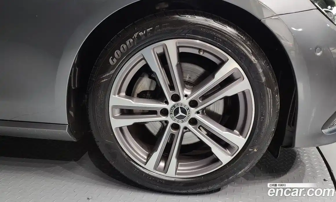 Mercedes-Benz E-Class 2023 2.0 Автомат в Москве № 204325, фото 9