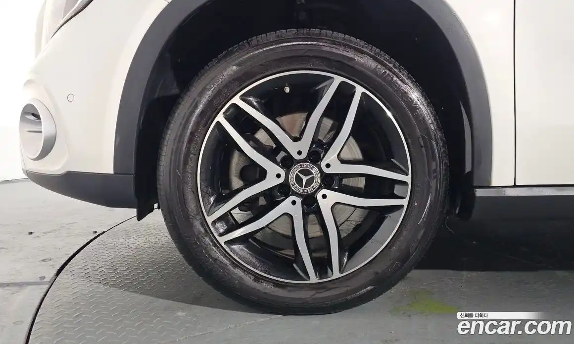 Mercedes-Benz GLA-Class 2019 2.0 Автомат в Москве № 206154, фото 13