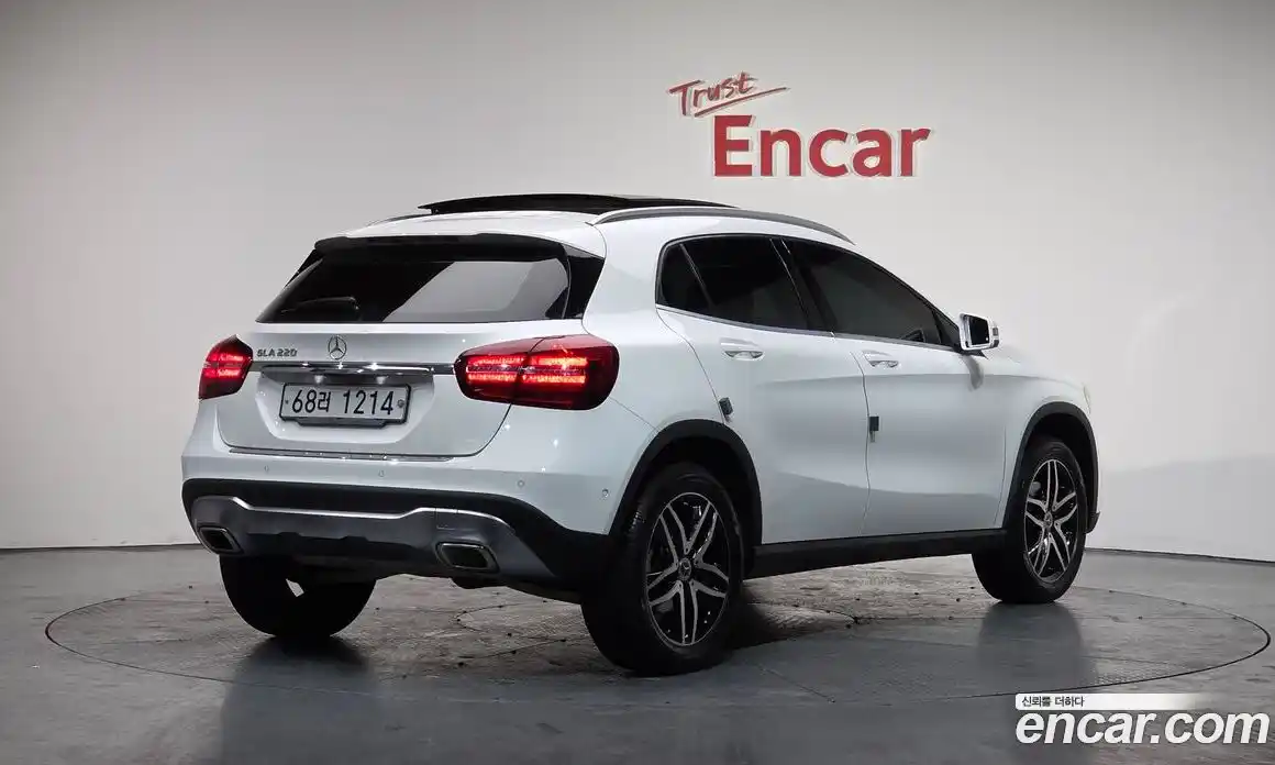 Mercedes-Benz GLA-Class 2019 2.0 Автомат в Москве № 206154, фото 14