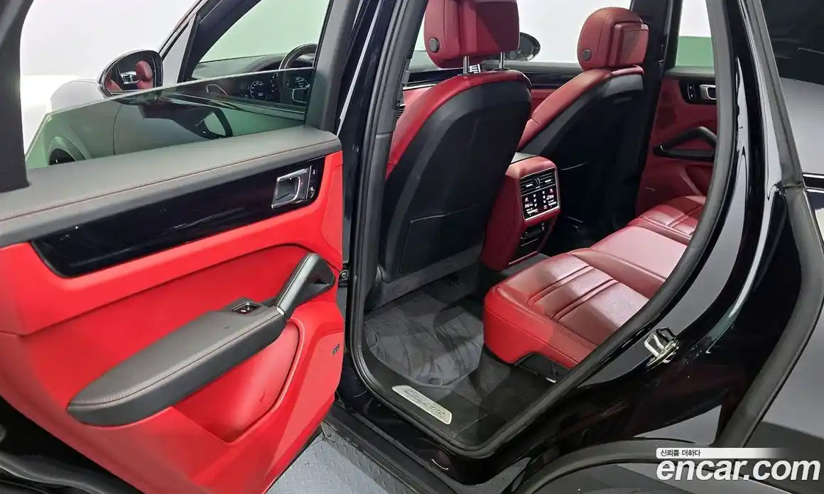 Porsche Cayenne 2021 3.0 Автомат в Москве № 213250, фото 12